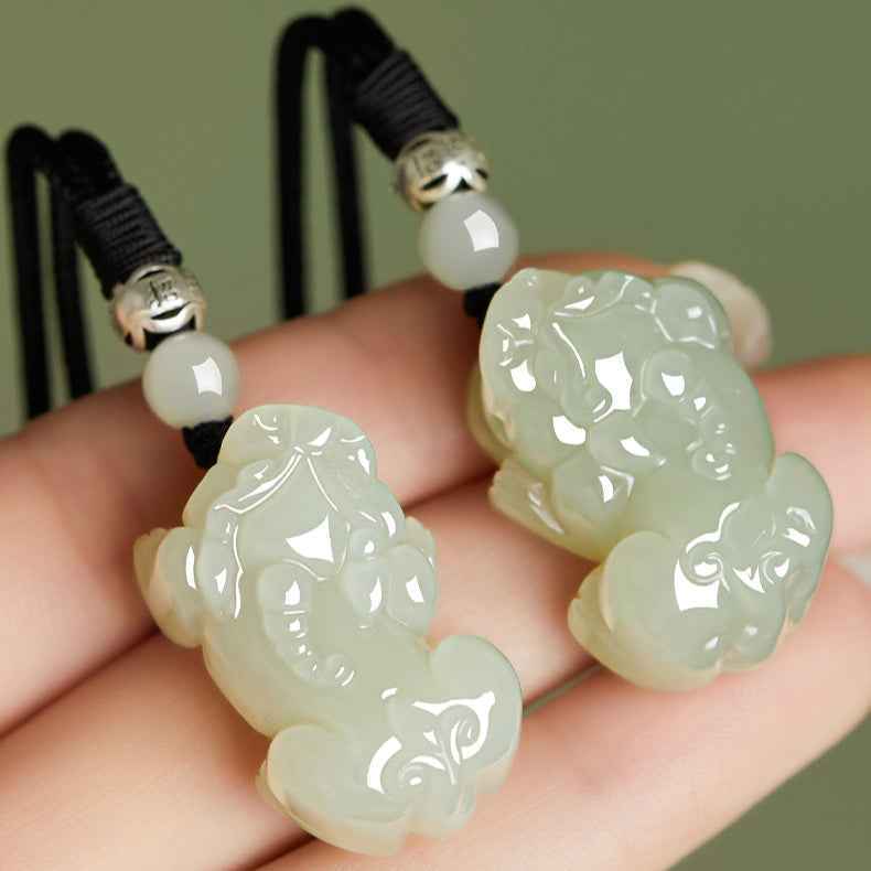 Topaz Chalcedony Overlord Pixiu Pendant - A Fashionable Jewelry for Attracting Wealth and Protecting the Body